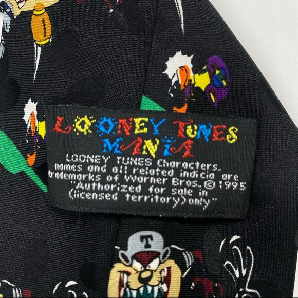 Looney Tunes Mania black tie football bugs bunny - Picture 3 of 6